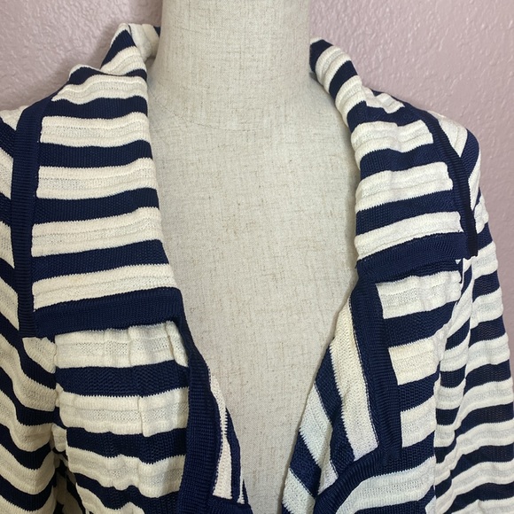 ST. JOHN Cardigan - Picture 2 of 8